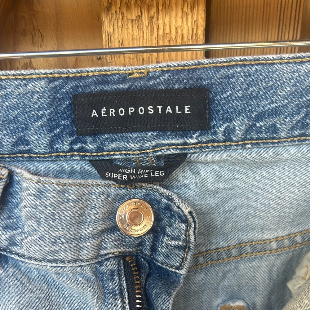 Women’s Aeropostale High-rise, super wide leg, light-washed, distressed jeans 10 - Picture 12 of 12
